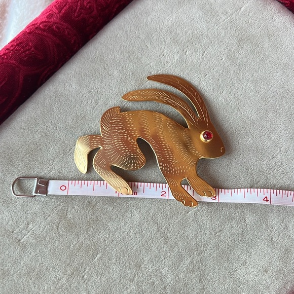 Gold tone Rabbit Pin - Picture 5 of 6